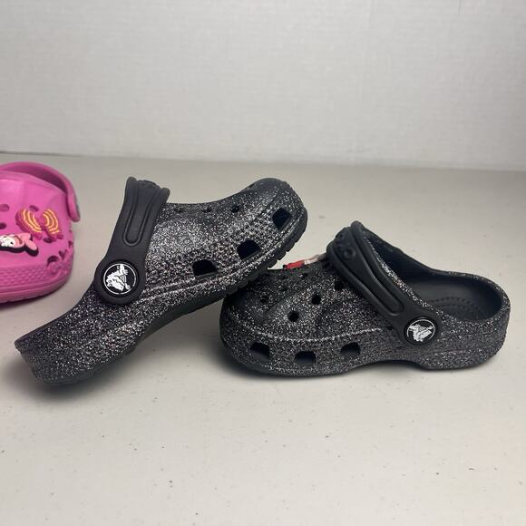 Crocs Classic Clog Toddler Size 7C Lot Girls Pink & Black Glitter w/ Shoe Charms - Picture 9 of 16